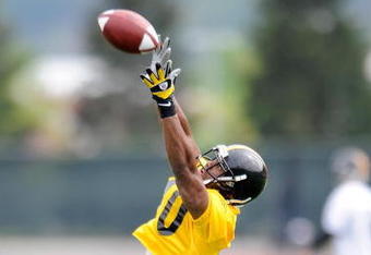 PITTSBURGH - MAY 01:  Joe  Burnett #40 of the Pittsburgh Steelers makes a catch during rookie training camp at the Pittsburgh Steelers Practice Facility on May 1, 2009 in Pittsburgh, Pennsylvania.  (Photo by Joe Sargent/Getty Images)