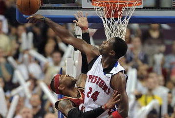 AUBURN HILLS, MI - APRIL 24:  Antonio McDyess #24 of the Detroit Pistons blocks the shot of Mo Williams #2 of the Cleveland Cavaliers during Game Three of the Eastern Conference Quarterfinals during the 2009 NBA Playoffs at the Palace of Auburn Hills on April 24, 2009 in Auburn Hills, Michigan. Cleveland won the game 79-68 to take a 3-0 series lead. NOTE TO USER: User expressly acknowledges and agrees that, by downloading and or using this photograph, User is consenting to the terms and conditions of the Getty Images License Agreement.  (Photo by Gregory Shamus/Getty Images)