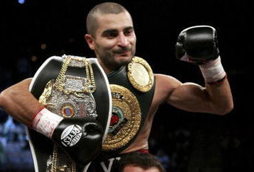 LAS VEGAS - OCTOBER 07:  Vic Darchinyan celebrates his 6th round TKO victory over Glenn Donaire during the IBF/IBO Flywieght Championship bout on October 7, 2006 at the Mandalay Bay Event Center in Las Vegas, Nevada.  (Photo by Jonathan Ferrey/Getty Images)