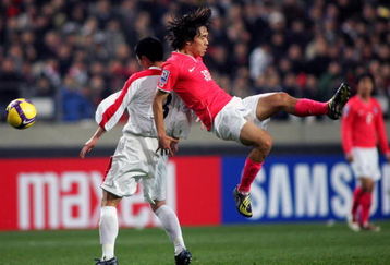SEOUL, SOUTH KOREA - APRIL 01: Park Chu-Young of South Korea plays during the 2010 FIFA World Cup Asian qualifier match between South Korea and North Korea at Seoul World Cup Stadium on April 1, 2009 in Seoul, South Korea. (Photo by Koji Watanabe/Getty Images)