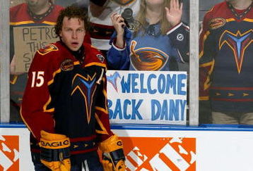 ATLANTA - JANUARY 28:  Dany Heatley #15 of the Atlanta Thrashers skates during pre-game warmups of his first game back from injury as fans with signs supporting Heatley watch through the glass prior to the Thrashers against the St. Louis Blues January 28, 2004  at Philips Arena in Atlanta, Georgia.  (Photo by Jamie Squire/Getty Images)