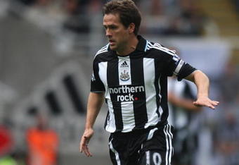 NEWCASTLE-UPON-TYNE, UNITED KINGDOM - SEPTEMBER 13: Michael Owen of Newcastle United running with the ball during the Barclays Premier League match between Newcastle United and Hull City at St. James's Park on September 13, 2008 in Newcastle-upon-Tyne, England.  (Photo by David Rogers/Getty Images)