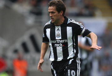 NEWCASTLE-UPON-TYNE, UNITED KINGDOM - SEPTEMBER 13: Michael Owen of Newcastle United running with the ball during the Barclays Premier League match between Newcastle United and Hull City at St. James's Park on September 13, 2008 in Newcastle-upon-Tyne, England.  (Photo by David Rogers/Getty Images)