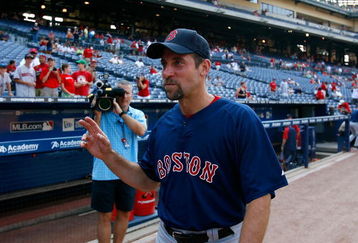 ATLANTA - JUNE 26:  Pitcher John Smoltz #29 of the Boston Red Sox waves to the fans during pregame warmups before facing the Atlanta Braves at Turner Field on June 26, 2009 in Atlanta, Georgia.  (Photo by Kevin C. Cox/Getty Images)