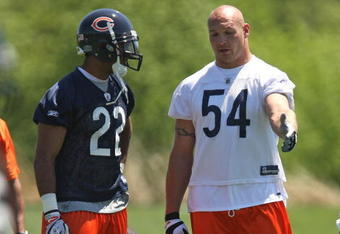 LAKE FOREST, IL - MAY 20: Brian Urlacher #54 of the Chicago Bears talks with teammate Matt Forte #22 during an organized team activity (OTA) practice on May 20, 2009 at Halas Hall in Lake Forest, Illinois.  (Photo by Jonathan Daniel/Getty Images)