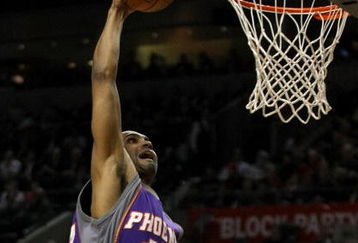 PORTLAND, OR - MARCH 04:  Grant Hill #33 of the Phoenix Suns dunks against the Portland Trail Blazers at the Rose Garden on March 4, 2008 in Portland, Oregon.  NOTE TO USER: User expressly acknowledges and agrees that, by downloading and or using this Photograph, user is consenting to the terms and conditions of the Getty Images License Agreement.  (Photo by Jonathan Ferrey/Getty Images)  
