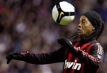 GLASGOW, UNITED KINGDOM - FEBRUARY 04:  Ronaldinho of AC Milan in action during the friendly match between Rangers and AC Milan at Ibrox Stadium on February 4, 2009 in Glasgow, Scotland.  (Photo by Jeff J Mitchell/Getty Images)