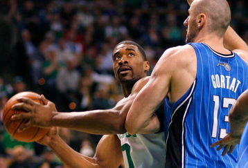 BOSTON, MA - MARCH 8: Leon Powe #0 of the Boston Celtics battles Marcin Gortat # 13 of Orlando Magic at the TD Banknorth Garden on March 8, 2009 in Boston, Massachusetts. NOTE TO USER: User expressly acknowledges and agrees that, by downloading and/or using this Photograph, user is consenting to the terms and conditions of the Getty Images License Agreement. (Photo by Jim Rogash/Getty Images)