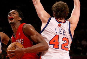 NEW YORK - JANUARY 11:  Chris Bosh #4 of the Toronto Raptors drives through David Lee #42  and Renaldo Balkman #32 of the New York Knicks on January 11, 2008 at Madison Square Garden in New York City. NOTE TO USER: User expressly acknowledges and agrees that, by downloading and/or using this Photograph, User is consenting to the terms and conditions of the Getty Images License Agreement.  (Photo by Nick Laham/Getty Images)