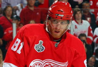 DETROIT - JUNE 12:  Marian Hossa #81 of the Detroit Red Wings skates against the Pittsburgh Penguins during Game Seven of the 2009 NHL Stanley Cup Finals at Joe Louis Arena on June 12, 2009 in Detroit, Michigan.  (Photo by Jim McIsaac/Getty Images)