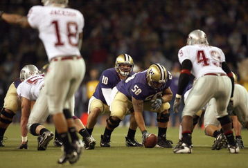 SEATTLE - NOVEMBER 24: Jake Locker #10 of the Washington Huskies at the line of scrimmage during the 100th Apple Cup game against the Washington State Cougars at Husky Stadium on November 24, 2007 in Seattle, Washington. (Photo by Otto Greule Jr/Getty Images) 