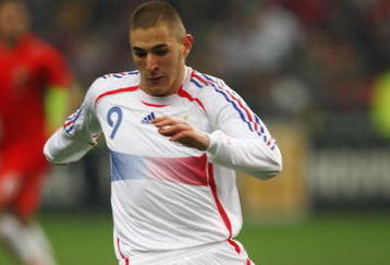 PARIS - NOVEMBER 16:  Karim Benzema of France during the International Friendly match between France and Morocco at the Stade de France on November 16th,2007.  (Photo by Michael Steele/Getty Images)