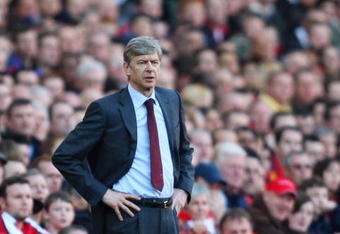 LONDON - FEBRUARY 21:  Manager of Arsenal Arsene Wenger looks on during the Barclays Premier League match between Arsenal and Sunderland at Emirates Stadium on February 21, 2009 in London, England.  (Photo by Mark Thompson/Getty Images)