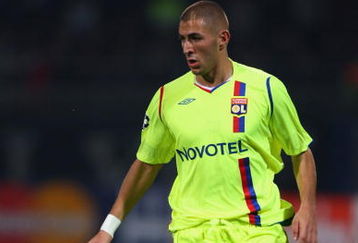 LYON, FRANCE - SEPTEMBER 17:  Karim Benzema of Lyon during the UEFA Champions League Group F match between Lyon and Fiorentina at the Stade de Gerland on September 17, 2008 in Lyon, France.  (Photo by Michael Steele/Getty Images)