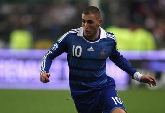 PARIS - NOVEMBER 19:  Karim Benzema of France in action during the International Friendly between France and Uruguay at the Stade de France on November 19, 2008 in Paris, France.  (Photo by Hamish Blair/Getty Images)