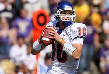 SEATTLE - SEPTEMBER 8:  Taylor Tharp #10 of the Boise State Broncos drops back to pass during the game against the Washington Huskies at Husky Stadium on September 8, 2007 in Seattle, Washington. Washington won 24-10. (Photo by Otto Greule Jr/Getty Images)