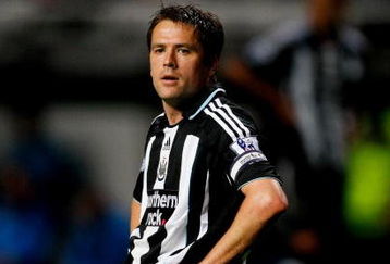 NEWCASTLE, UNITED KINGDOM - APRIL 27:  Michael Owen of Newcastle looks on after a miss during the Premier League  match between Newcastle United and Portsmouth at St James' Park on April 27, 2009 in Newcastle Upon Tyne, England.  (Photo by Stu Forster/Getty Images)