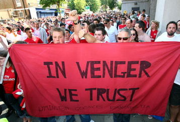 LONDON, ENGLAND - MAY 24:  Arsenal fans participate in a planned rally in support of their manager Arsene Wenger before the Barclays Premier League match between Arsenal and Stoke City at Emirates Stadium on May 24, 2009 in London, England.  (Photo by Ryan Pierse/Getty Images)