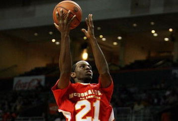 CORAL GABLES, FL - APRIL 01:  Michael Snaer #21 of the West Team drives against DeMarcus Cousins #15 of the East Team in the 2009 McDonald's All American Men's High School Basketball Game at BankUnited Center on April 1, 2009 in Coral Gables, Florida.  (Photo by Doug Benc/Getty Images)