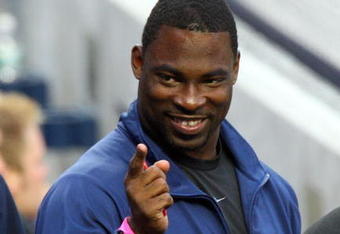 NEW YORK - JUNE 17:  Justin Tuck of the New York Giants looks on before the New York Yankees play the Washington Nationals on June 17, 2009 at Yankee Stadium in the Bronx borough of New York City.  (Photo by Jim McIsaac/Getty Images)