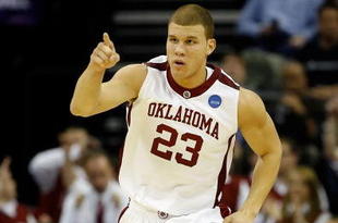 MEMPHIS, TN - MARCH 27:  Blake Griffin #23 of the Oklahoma Sooners points in the second half against the Syracuse Orange during the NCAA Men's Basketball Tournament South Regionals at the FedExForum on March 27, 2009 in Memphis, Tennessee.  (Photo by Joe Murphy/Getty Images)