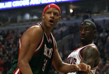 CHICAGO - MARCH 06:  Charlie Villanueva #31 of the Milwaukee Bucks reacts after he didn't get a call on an offensive play which he thought he was fouled on in the first quarter as Ben Gordon #7 of the Chicago Bulls looks on at the United Center on March 6, 2009 in Chicago, Illinois.  NOTE TO USER: User expressly acknowledges and agreees that, by downloading and/or using this Photograph, User is consenting to the terms and conditions of the Getty Images License Agreement.  (Photo by Jonathan Daniel/Getty Images)