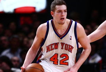 NEW YORK - JANUARY 23:  David Lee #42 of the New York Knicks dribbles the ball upcourt during the game against the Memphis Grizzlies at Madison Square Garden January 23, 2009 in New York City. NOTE TO USER: User expressly acknowledges and agrees that, by downloading and/or using this Photograph, User is consenting to the terms and conditions of the Getty Images License Agreement. The Knicks defeated the Grizzlies 108-88. (Photo by Chris McGrath/Getty Images)