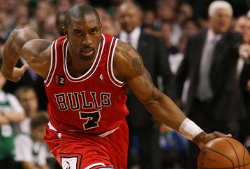 BOSTON - APRIL 28:  Ben Gordon #7 of the Chicago Bulls heads for the net against the Boston Celtics in Game Five of the Eastern Conference Quarterfinals during the 2009 NBA Playoffs at TD Banknorth Garden on April 28, 2009 in Boston, Massachusetts. The Celtics defeated the Bulls 106-104 in overtime. NOTE TO USER: User expressly acknowledges and agrees that, by downloading and or using this photograph, User is consenting to the terms and conditions of the Getty Images License Agreement.  (Photo by Elsa/Getty Images)