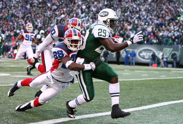 EAST RUTHERFORD, NJ - DECEMBER 14:  Leon Washington #29 of The New York Jets scores a touchdown in the second quarter as Leodis McKelvin #28 of the Buffalo Bills attempts the tackle during their game on December 14, 2008 at Giants Stadium in East Rutherford, New Jersey.  (Photo by Al Bello/Getty Images)