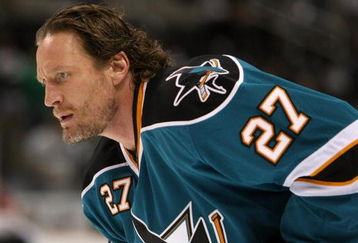 SAN JOSE, CA - APRIL 25:  Jeremy Roenick #27 of the San Jose Sharks warms up prior to playing the Anaheim Ducks during Game Five of the Western Conference Quarterfinal Round of the 2009 NHL Stanley Cup Playoffs at HP Pavilion on April 25, 2009 in San Jose, California. The Sharks won 3-2 in overtime. (Photo by Stephen Dunn/Getty Images)