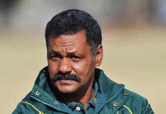 JOHANNESBURG, SOUTH AFRICA - JUNE 30:  Peter de Villiers looks on during a Springboks training session at Fourways High School on June 30, 2009 in Johannesburg, South Africa.  (Photo by Duif du Toit/Gallo Images/Getty Images)