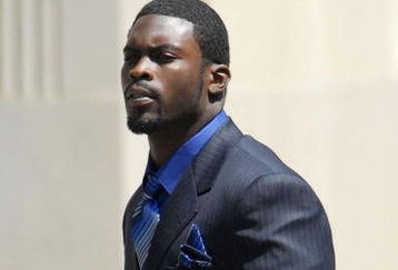 RICHMOND, VA - JULY 26:  Atlanta Falcons quarterback Michael Vick arrives for arraignment in federal court July 26, 2007 in Richmond, Virginia. Vick and three associates were indicted earlier this month on charges related to their alleged role in an interstate dogfighting ring.  (Photo by Jonathan Ernst/Getty Images)