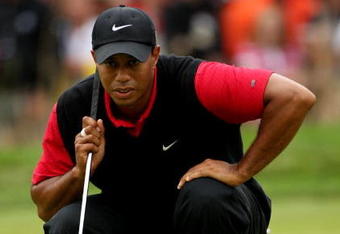 FARMINGDALE, NY - JUNE 21:  Tiger Woods lines up a putt on the seventh hole during the continuation of the third round of the 109th U.S. Open on the Black Course at Bethpage State Park on June 21, 2009 in Farmingdale, New York.  (Photo by Andrew Redington/Getty Images)