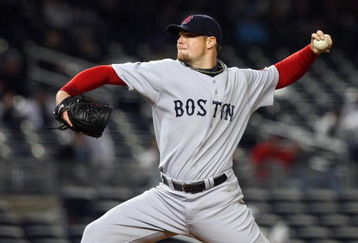 NEW YORK - MAY 04:  Jon Lester #31 of the Boston Red Sox deals a pitch against the New York Yankees on May 4, 2009 at Yankee Stadium in the Bronx borough of New York City. The Red Sox defeated the Yankees 6-4.  (Photo by Jim McIsaac/Getty Images)