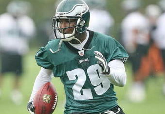 PHILADELPHIA - MAY 1: Running back LeSean McCoy #29 of the Philadelphia Eagles runs the ball during minicamp practice at the NovaCare Complex on May 1, 2009 in Philadelphia, Pennsylvania. (Photo by Hunter Martin/Getty Images)