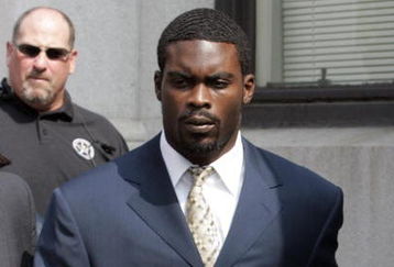 RICHMOND, VA - AUGUST 27:  Atlanta Falcons quarterback Michael Vick (R) leaves federal court August 27, 2007 in Richmond, Viriginia. Vick pleaded guilty to a federal dogfighting charge.  (Photo by Steve Helber-Pool/Getty Images)