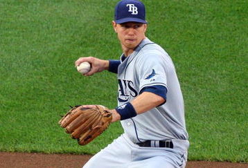 NEW YORK - JUNE 19:  Ben Zobrist #18 of the Tampa Bay Rays fields the ball against the New York Mets on June 19, 2009 at Citi Field in the Flushing neighborhood of the Queens borough of New York City.  (Photo by Jim McIsaac/Getty Images)