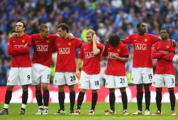 LONDON, ENGLAND - APRIL 19:  Manchester United players look despondent in the penalty shoot out during the FA Cup sponsored by E.ON Semi Final match between Everton and Manchester United at Wembley Stadium on April 19, 2009 in London, England.  (Photo by Jamie McDonald/Getty Images)