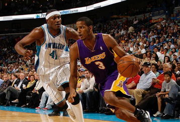 NEW ORLEANS - NOVEMBER 12:  Trevor Ariza #3 of the Los Angeles Lakers moves the ball against James Posey #41 of the New Orleans Hornets at the New Orleans Arena on November 12, 2008 in New Orleans, Louisiana. The Lakers won 93-86. NOTE TO USER: User expressly acknowledges and agrees that, by downloading and/or using this Photograph, user is consenting to the terms and conditions of the Getty Images License Agreement.  (Photo by Chris Graythen/Getty Images)