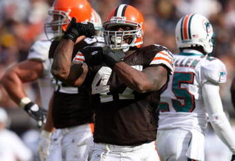 CLEVELAND - OCTOBER 14:  Lawrence Vickers #47 of the Cleveland Browns gestures to the crowd after gaining a first down at Cleveland Browns Stadium October 14, 2007 in Cleveland, Ohio.  (Photo by Andy Lyons/Getty Images)