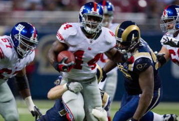 ST. LOUIS, MO - SEPTEMBER 14:  Ahmad Bradshaw #44 of the New York Giants rushes against the St. Louis Rams at the Edward Jones Dome on September 14, 2008 in St. Louis, Missouri.  The Giants beat the Rams 41-13.   (Photo by Dilip Vishwanat/Getty Images)