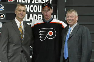 NASHVILLE, TN - JUNE 21:  (L to R) Paul Holmgren, first round draft pick (#11 overall), Jeff Carter, Bob Clarke of the Philadelphia Flyers pose for a portrait on stage during the 2003 NHL Entry Draft at the Gaylord Entertainment Center on June 21, 2003 in Nashville, Tennessee. (Photo by Elsa/Getty Images/NHLI)