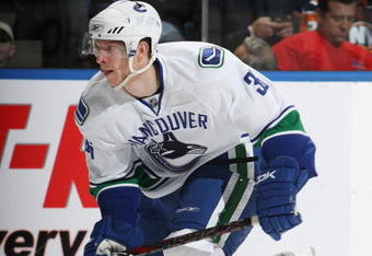 UNIONDALE, NY - NOVEMBER 17:  Jannik Hansen #36 of the Vancouver Canucks skates against the New York Islanders on November 17, 2008 at the Nassau Coliseum in Uniondale, New York.  (Photo by Bruce Bennett/Getty Images)