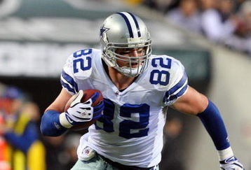 PHILADELPHIA - DECEMBER 28:  Jason Witten #82 of the Dallas Cowboys runs the ball against the Philadelphia Eagles on December 28, 2008 at Lincoln Financial Field in Philadelphia, Pennsylvania.  (Photo by Jim McIsaac/Getty Images)