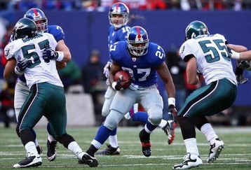 EAST RUTHERFORD, NJ - JANUARY 11:  Brandon Jacobs #27 of the New York Giants runs against the Philadelphia Eagles during the NFC Divisional Playoff Game on January 11, 2009 at Giants Stadium in East Rutherford, New Jersey.  (Photo by Al Bello/Getty Images)