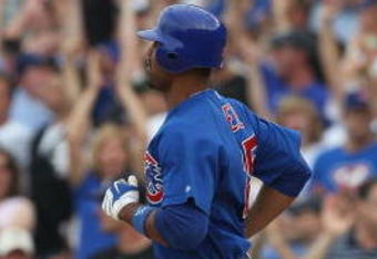 CHICAGO - JUNE 18: Derrek Lee #25 of the Chicago Cubs runs the bases after hitting a three-run home run in the 8th inning against the Chicago White Sox on June 18, 2009 at Wrigley Field in Chicago, Illinois. The Cubs defeated the White Sox 6-5. (Photo by Jonathan Daniel/Getty Images)