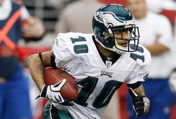GLENDALE, AZ - JANUARY 18:  Wide receiver DeSean Jackson #10 of the Philadelphia Eagles runs with the ball against the Arizona Cardinals during the NFC championship game on January 18, 2009 at University of Phoenix Stadium in Glendale, Arizona.  (Photo by Chris Graythen/Getty Images)
