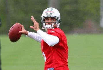 FLORHAM PARK, NJ - MAY 02:  Quarterback Mark Sanchez #6 of the New York Jets throws a pass during minicamp on May 2, 2009 at the Atlantic Health Jets Training Center in Florham Park, New Jersey.  (Photo by Jim McIsaac/Getty Images)