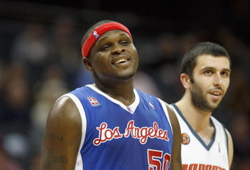 CHARLOTTE, NC - FEBRUARY 9:  Zach Randolph #50 of the Los Angeles Clippers smiles during the game against the Charlotte Bobcats at Time Warner Cable Arena on February 9, 2009 in Charlotte, North Carolina. NOTE TO USER: User expressly acknowledges and agrees that, by downloading and or using this photograph, User is consenting to the terms and conditions of the Getty Images License Agreement. (Photo by Streeter Lecka/Getty Images) 
