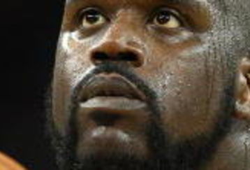 OAKLAND, CA - MARCH 15:  Shaquille O'Neal #32 of the Phoenix Suns shoots a free throw against the Golden State Warriors during an NBA game on March 15, 2009 at Oracle Arena in Oakland, California. NOTE TO USER: User expressly acknowledges and agrees that, by downloading and or using this photograph, User is consenting to the terms and conditions of the Getty Images License Agreement.  (Photo by Jed Jacobsohn/Getty Images)